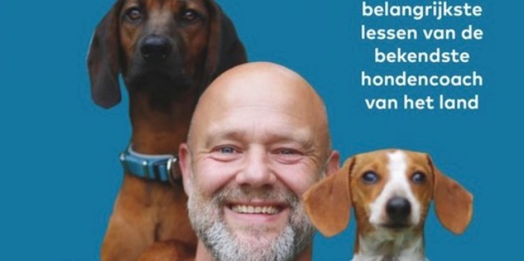 Uitsnede van Hond in huis met Jeroen Oomen en twee honden
