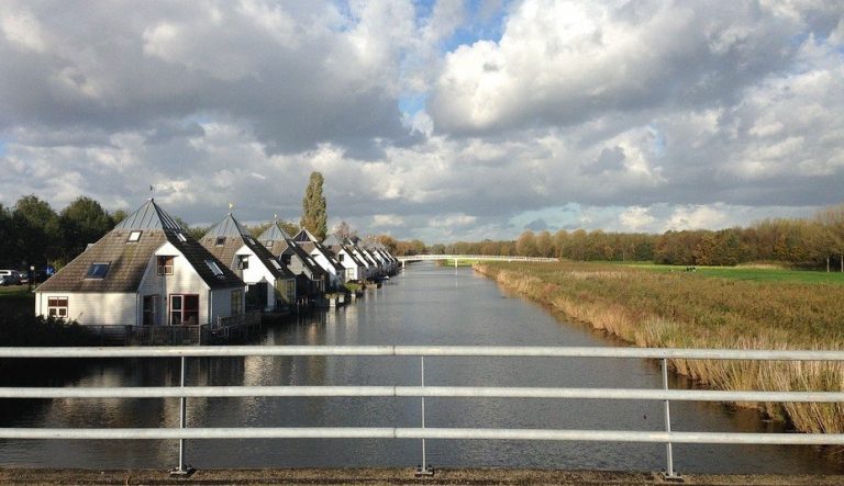 Woningen langs het water