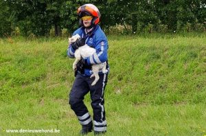 politie redt hondje